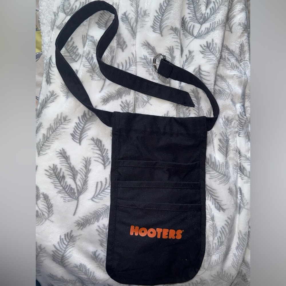 Hooters waitresses belt